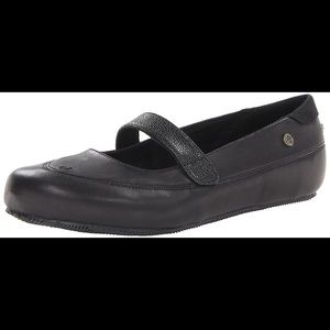 MOZO Women’s Fab Leather Flat